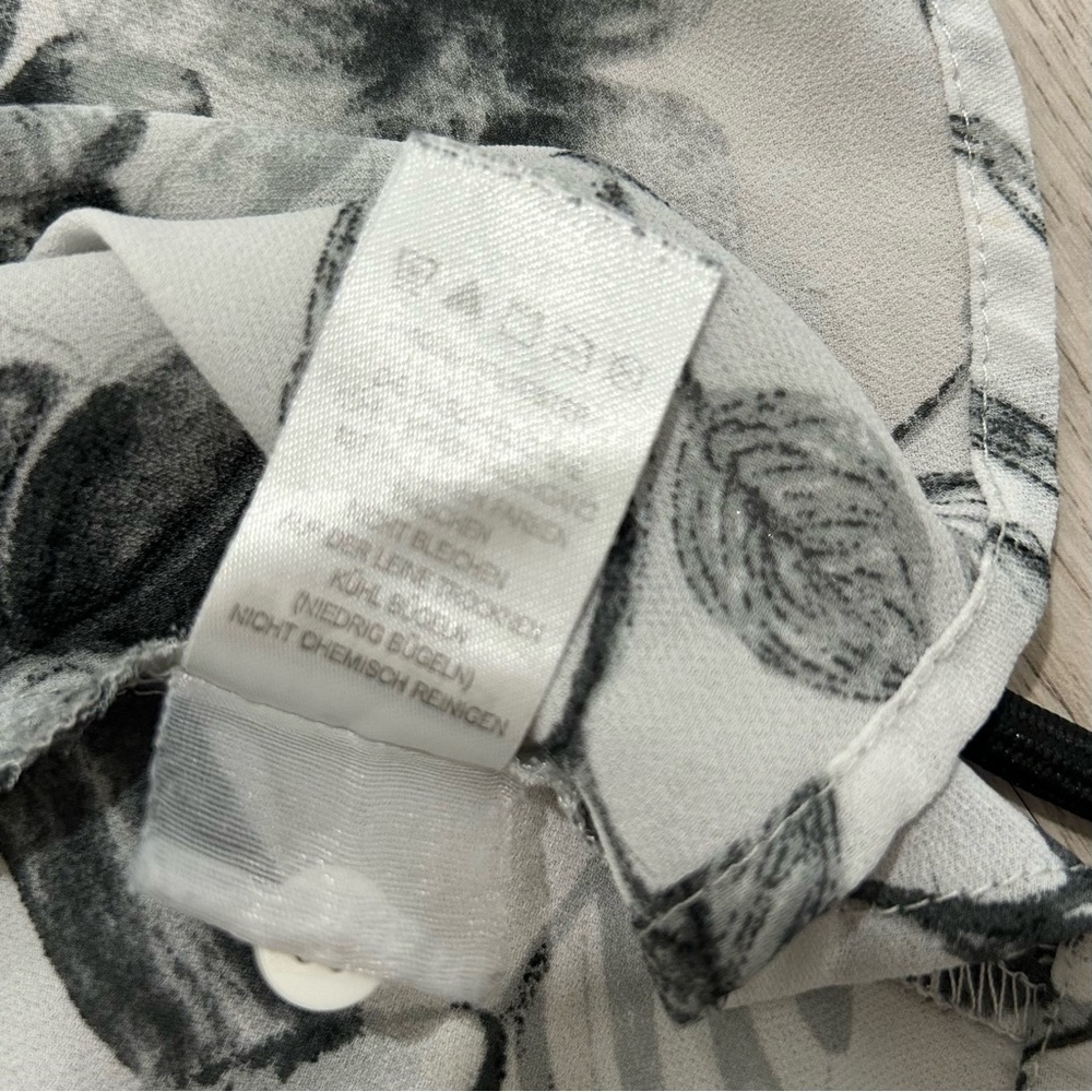 Dalia Black White Floral Sleeveless Blouse Lightweight Summer Top Size XS - Picture 6 of 7